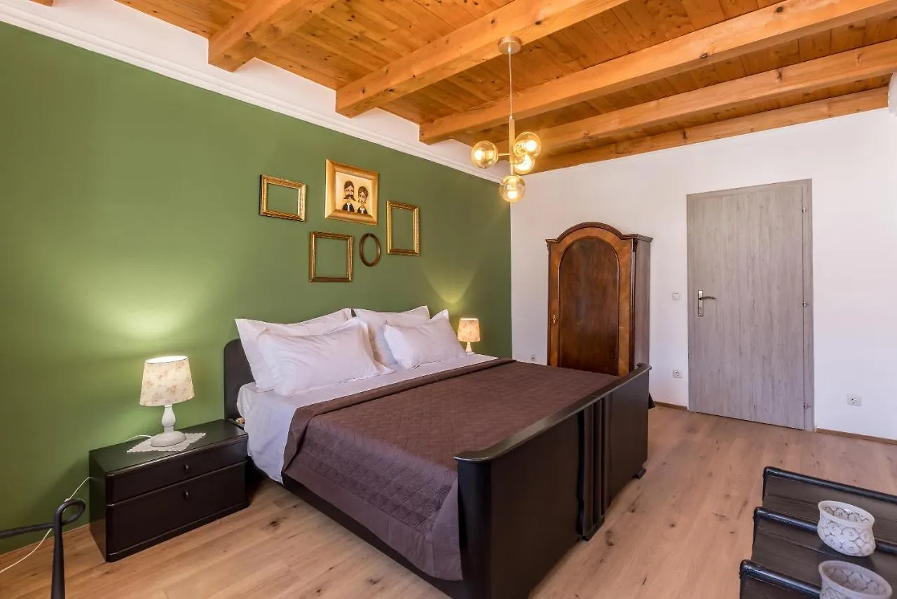 Main Square Duplex With Rooftop Terrace Split